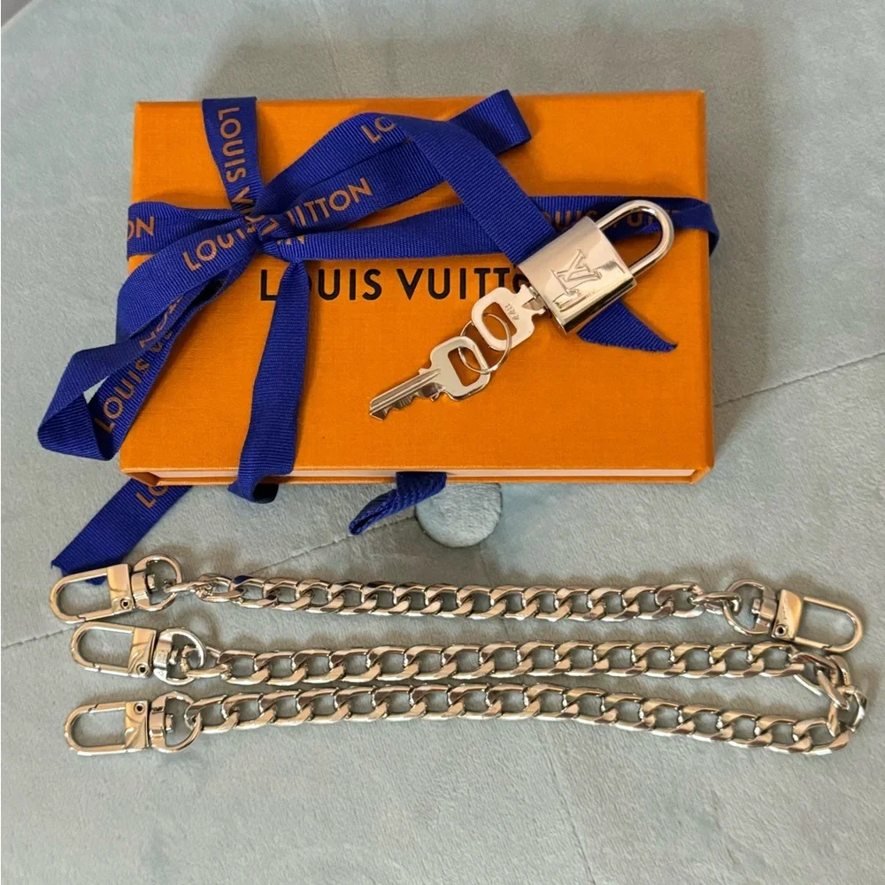 New Louis Vuitton Silver Lock 2 Keys - Picture 3 of 6